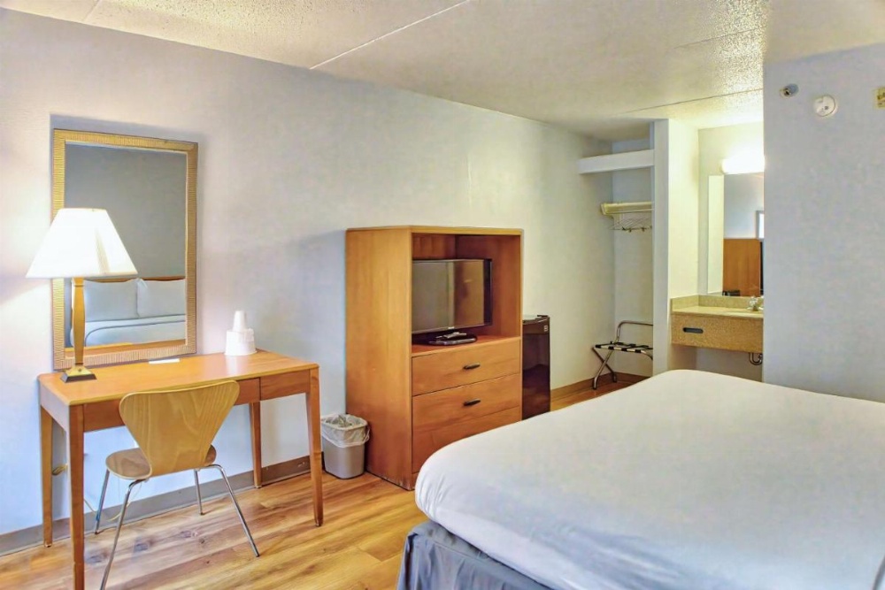 Room image 4