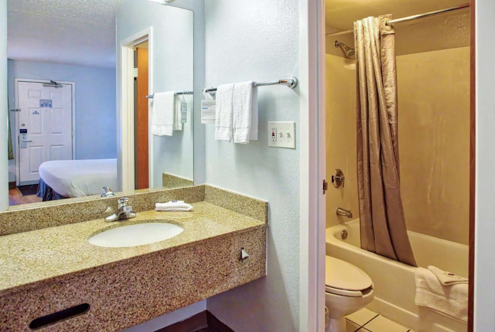 Room image 5